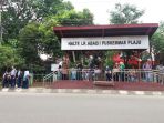ngantri-angkot1_20170927_115259.jpg