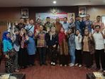 nggota-dpd-ri-dapil-asal-sumsel-siska-marleni-bersama-camat-lurah_20180519_102507.jpg