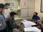 ns-saat-menjalani-pemeriksaan-di-unit-3-satnarkoba-polres-metro-jakarta-barat-selasa-1442020.jpg
