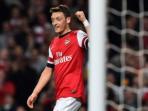 ozil-cetak-gol-ke-newcastle.jpg