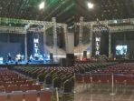 panggung-konser-michael-learns-to-rock-di-palembang-sport-covention-centre_20171006_114651.jpg