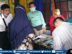 pedagang-pasar-dempo-permai-pagaralam-yang-sedang-membuat-surat-pernyataan.jpg