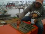 pekerja-cat-duplikasi-jembatan-musi-ii.jpg