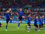 pemain-timnas-italia-di-piala-eropa-melakukan-selebrasi.jpg