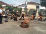 pemusnahan-barang-bukti-kejahatan-di-kejari-baturaja_20180718_191157.jpg