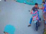 pengendara-sepeda-motor-menjambret-seorang-ibu-yang-sedang-belanja-di-warung-lorok-pakjo-palembang.jpg