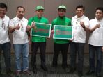 penyerahan-bonus-kepada-mitra-o-ranger-terbaik-dari-pt-pos-indonesia_20180516_175022.jpg