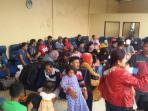 perum-damri-dipadati-penumpang_20150721_094455.jpg