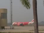 pesawat-air-asia-di-bandara-smb-ii-palemban-kabut-asap_20150827_115010.jpg