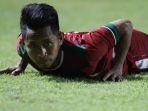 pesepak-bola-indonesia-andik-vermansah-terjatuh_20161216_174248.jpg