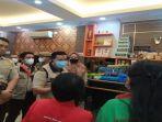 petugas-gabungan-bppd-bersama-satpol-pp-mengawasi-operasional-tempat-usaha-kecurangan-e-tax.jpg