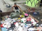 petugas-pembersih-sampah-palembang.jpg