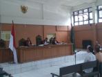 pimpinan-dprd-muba-bambang-karyanto-sidang_20160317_112107.jpg