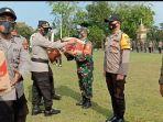 polres-oku-distribusikan-bansos-masyarakat-terdampak-covid.jpg