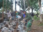 prajurit-tni-polri-dan-rakyat-bangun-jembatan021_20160510_160555.jpg