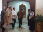 presiden-joko-widodo-menuju-mobil-kepresidenan_20150906_111551.jpg
