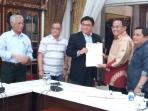 presiden-sfc-dodi-reza-kedua-dari-kanan-222_20151111_164150.jpg