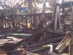 puing-rumah-yang-terbakar-di-desa-sungai-lebung_20151022_180108.jpg