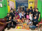 rombongan-dj-fom-management-palembang-ketika-mendatangi-panti-asuhan-peduli-kasih.jpg