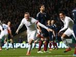 rooney-gembira-usai-cetak-gol.jpg