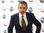 rowan-atkinson-berambut-putih.jpg