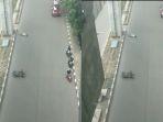 salah-seseorang-pengendara-sepeda-motor-yang-terkapar-d.jpg