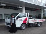 sales-counter-astra-isuzu-memamerkan-pickup-traga_20180718_170540.jpg