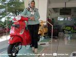 sales-vespa-union-motor-memamerkan-produk-piaggio-vespa.jpg