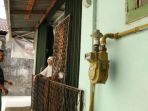 saluran-gas-alam-pgn-menghiasi-dinding-rumah-warga_20171130_130815.jpg