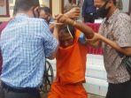 sb-41-pelaku-pembunuhan-dan-rudapaksa-saat-dihadirkan-pada-konferensi-pers-di-polres-langsa.jpg