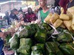 sejumlah-pedagang-ketupat.jpg