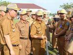 sekda-ogan-ilir-h-herman-sh-usai-memimpin-apel-rutin-asn-di-halaman-kpt-tanjung-senai-indralaya.jpg