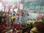 sembahyang-imlek-di-kelenteng-dewi-kwan-im.jpg