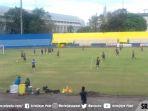 skuat-sriwijaya-fc-melakukan-latihan-ringan-di-stadion-bumi-sriwijaya-palembang.jpg