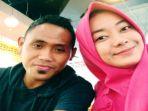 striker-tim-badak-lampung-fc-ahmad-ihwan-bersama-istrinya-renita-sulistiyawati.jpg