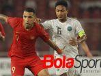 striker-timnas-indonesia-alberto-honcalves-mencoba-lepas-dari-kawalan-kapten-timor-leste.jpg