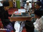 suasana-saat-sumpah-pocong-di-masjid-madegan-kelurahan-polagan.jpg