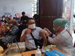 suasana-vaksinasi-di-gramedia-world-palembang-senin-2162021.jpg