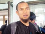 supardi-nasir-berbicara-kepada-media-saat-tiba-di-mes-persib_20170127_150051.jpg