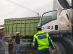 tabrakan-truk-hino-333.jpg