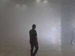 tak-ada-api-kepulan-asap-pekat-muncul-di-lobby-gedung-dpr-4-mobil-damkar-siaga-di-lokasi.jpg