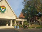 tampak-rumah-dinas-bupati-muaraenim-dalam-keadaan-kosong.jpg