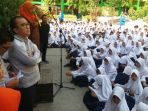 tantowi-yahya-dan-helmi-yahya-saat-berkunjung-ke-smpn-2-palembang_20170804_172404.jpg