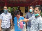 tersangka-ketika-diamankan-di-polsek-ib-2-palembang-senin-2042020.jpg