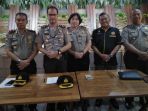 tim-audit-mabes-polri-foto-bersama-ketua-abujapi-sumsel-novembriono_20171110_171520.jpg