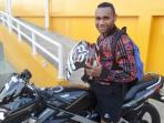 titus-bonai-di-motornya.jpg