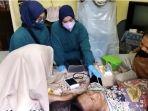 tjik-maimunah-diperiksa-medis.jpg