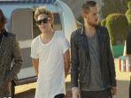 translate-lirik-lagu-Steal-My-Girl-oleh-One-Direction.jpg