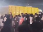 HEBOH Truk Warna Kuning Dicegat Warga Saat Melintasi Jalan Rawas Ulu Muratara, Nyaris Digulingkan!