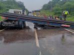 truk-tronton-bermuatan-besi-behel.jpg